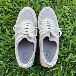 Ladies Naturalizer Sneakers